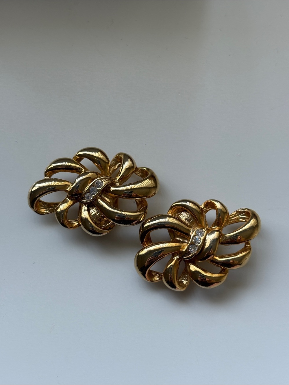 Vintage set of 2 shoe clip, gold tone made in France.